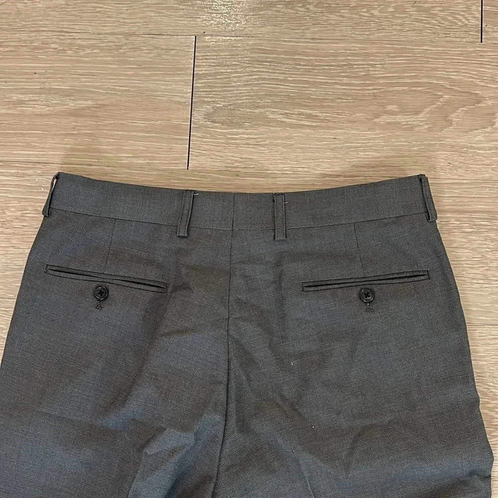 Grey Tailored Suit Brand: Beverly Hills Polo Club Suit Size: 38R Pant Size: 32WR - Picture 11 of 13